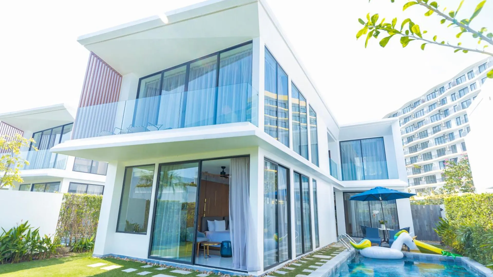 Hoi An Wyndham Beachfront Resort 3 Bedroom Pool Villa Vietnam