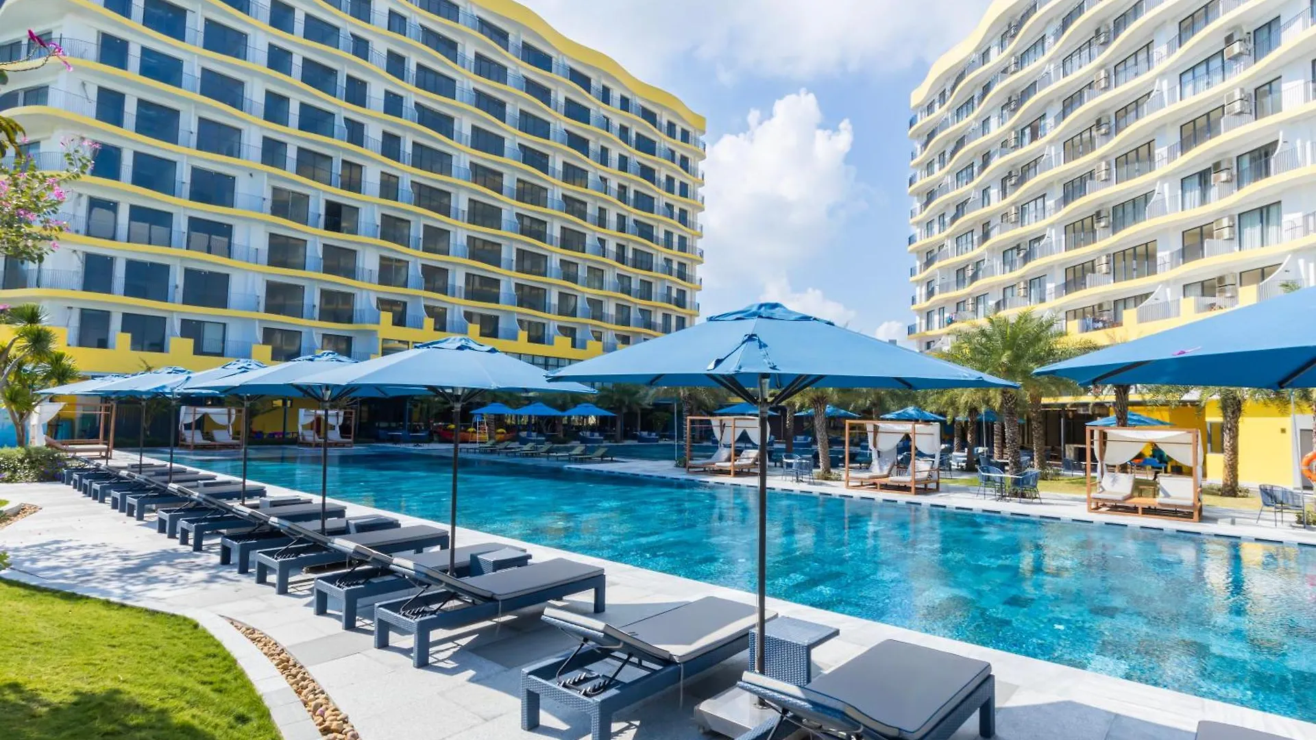 Hoi An Wyndham Beachfront Resort 3 Bedroom Pool Villa